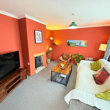 Artistic House With Private Drive & Garden Vakantiehuis Bristol