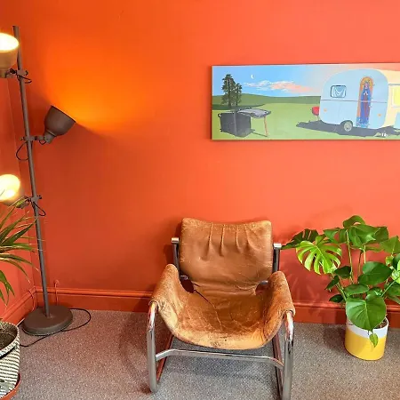 Artistic House With Private Drive & Garden Vakantiehuis *