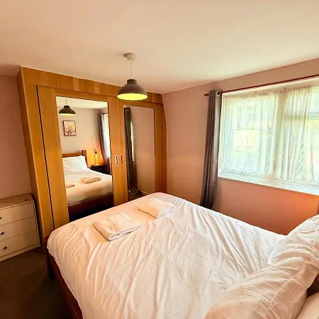 Artistic House With Private Drive & Garden * Bristol