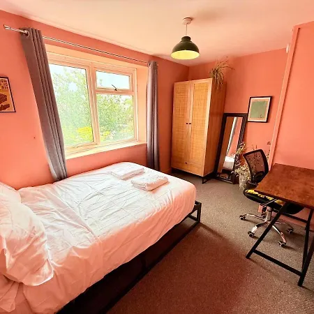 Vakantiehuis Artistic House With Private Drive & Garden Bristol