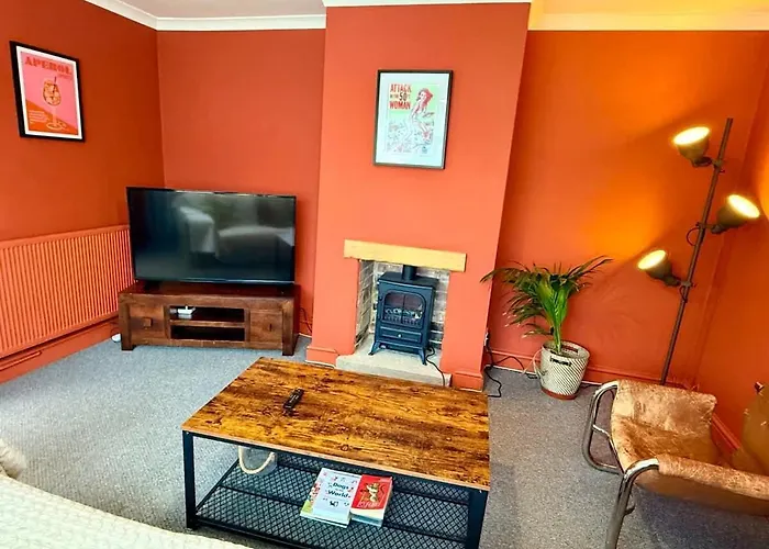 Nyaraló Calm Contemporary House With Private Drive & Garden