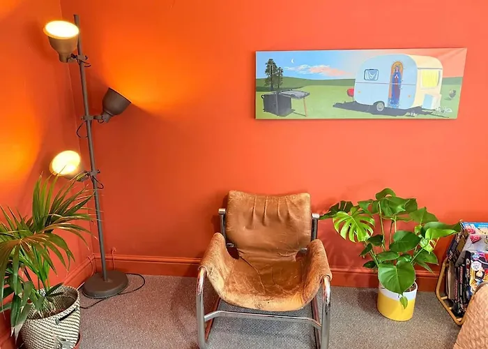 Colourful Contemporary House With Parking & Garden * ブリストル