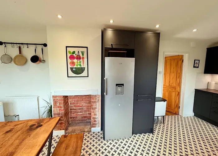 Calm Contemporary House With Private Drive & Garden * Bristol