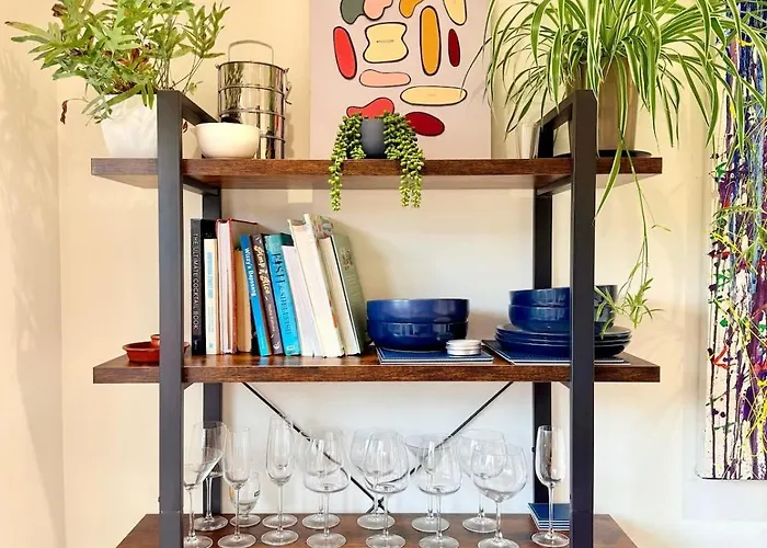 Calm Contemporary House With Private Drive & Garden Nyaraló Bristol