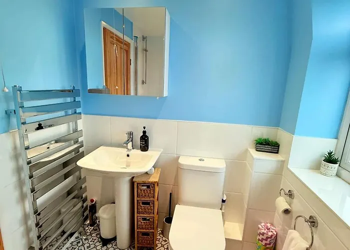 בית נופש Calm Contemporary House With Private Drive & Garden