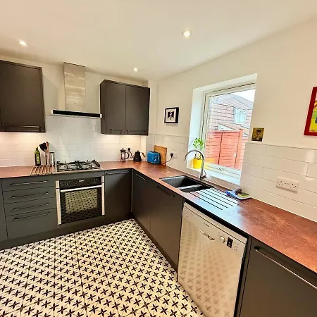 Artistic House With Private Drive & Garden